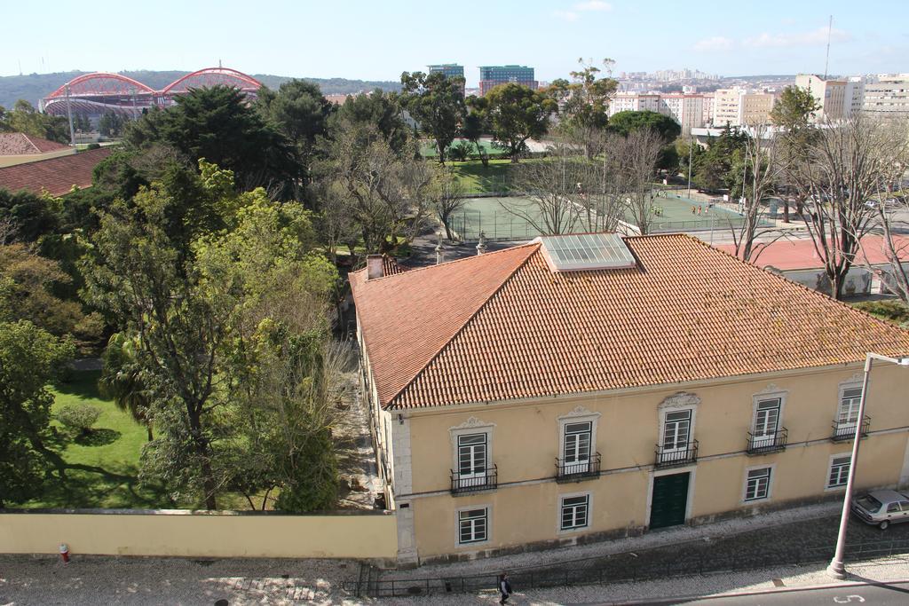 Beautiful view close to Estádio da Luz Lisbona Esterno foto